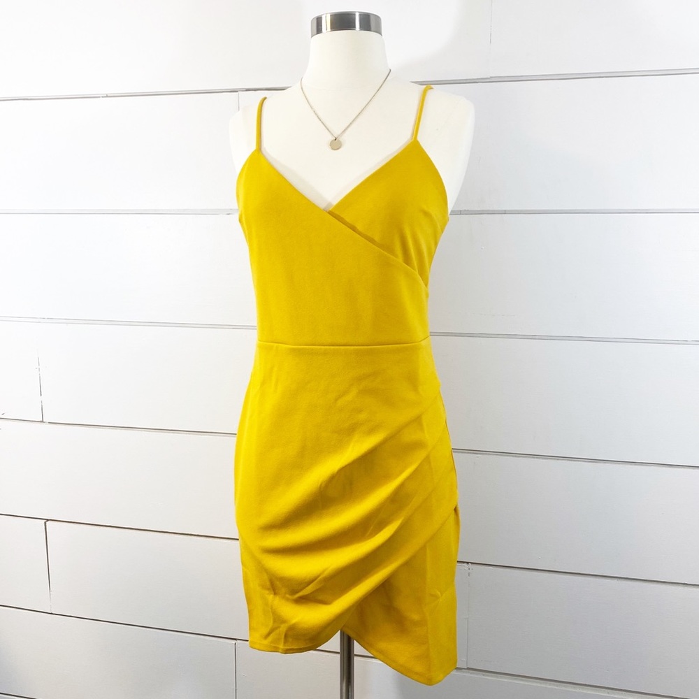 NWOT Episode Yellow Ruched Tulip V-Neck Mini Dress